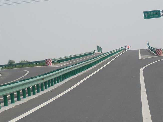 本溪高速公路护栏的材质与规格